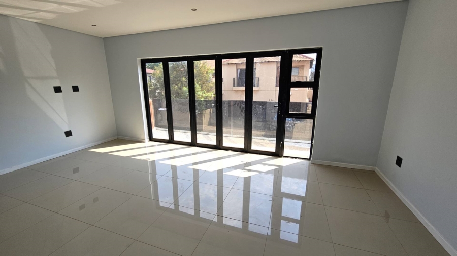 5 Bedroom Property for Sale in Melodie North West